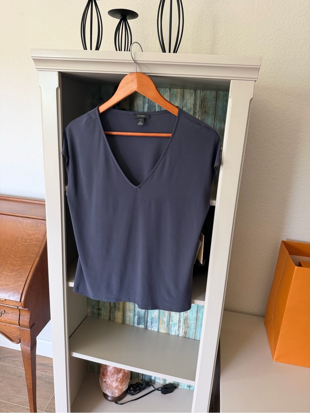 Halogen V-Neck Short Sleeve Top in Charcoal